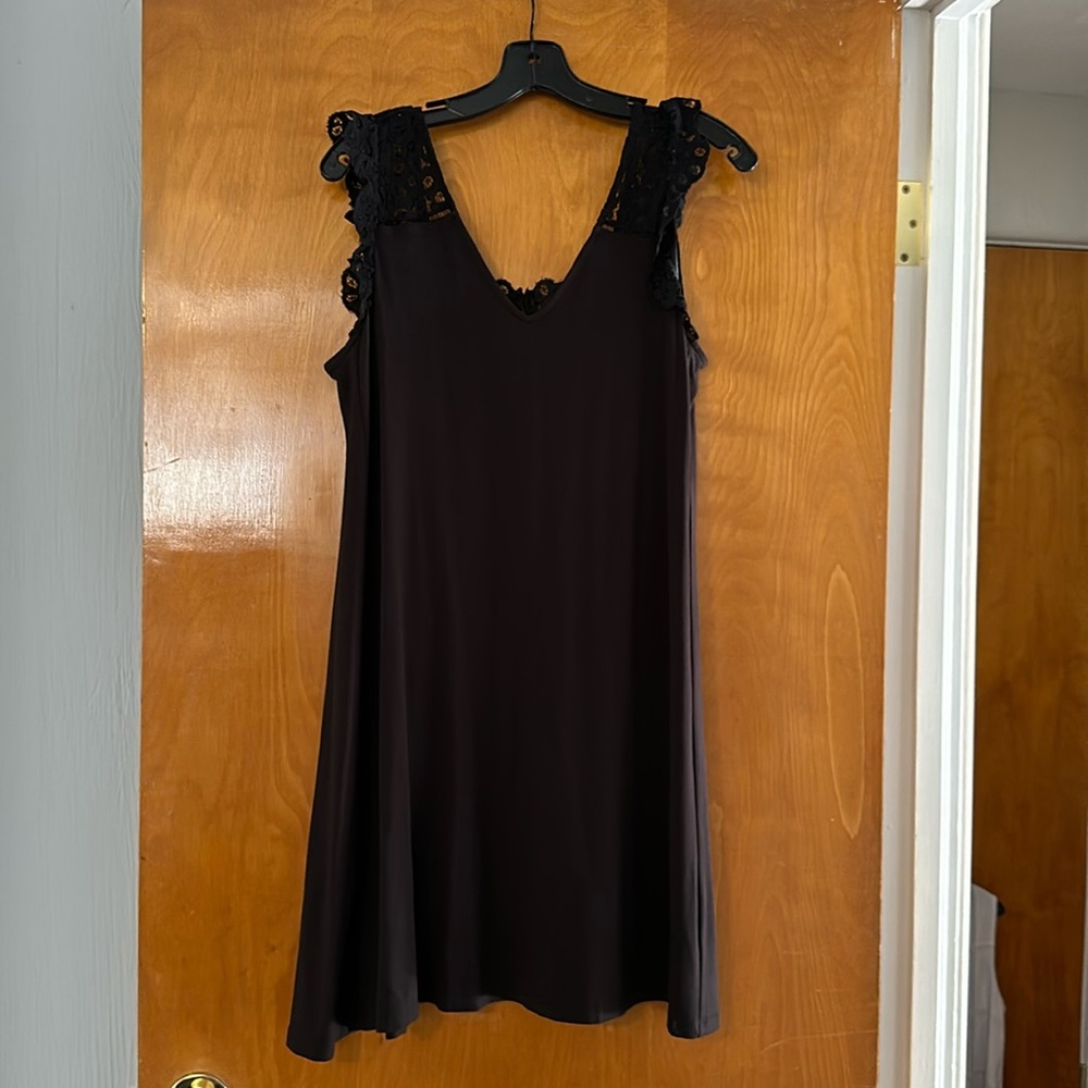 Knit align dress w/lace detail